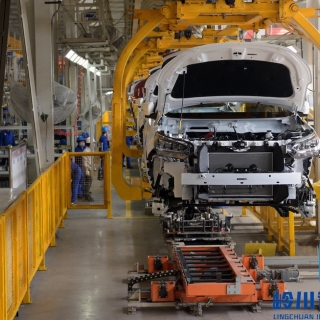 汽车发动机装配升降系统